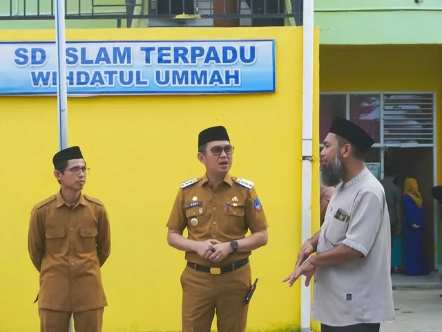 Kunjungan Bupati Kolaka di SDIT Wihdatul Ummah pada hari pertama sekolah