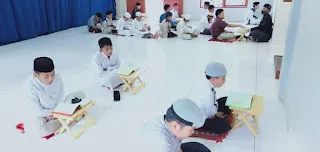 Santri mengikuti kegiatan belajar di Pondok Tahfizh Putra