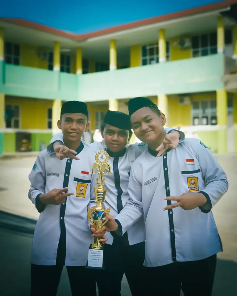 Foto penutup dokumentasi prestasi siswa SMP IT Wihdatul Ummah Kolaka.
